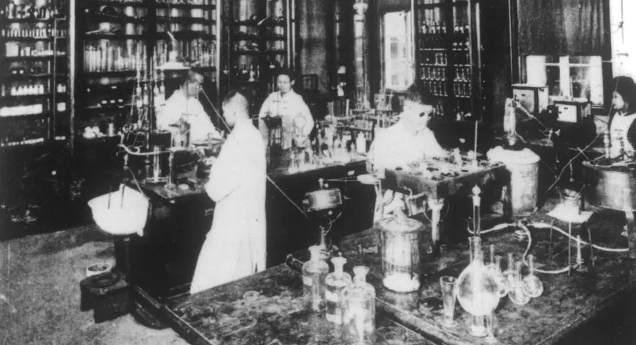 1900年代前半の工場の写真