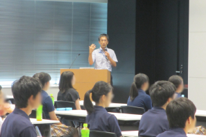 研究員による講演会